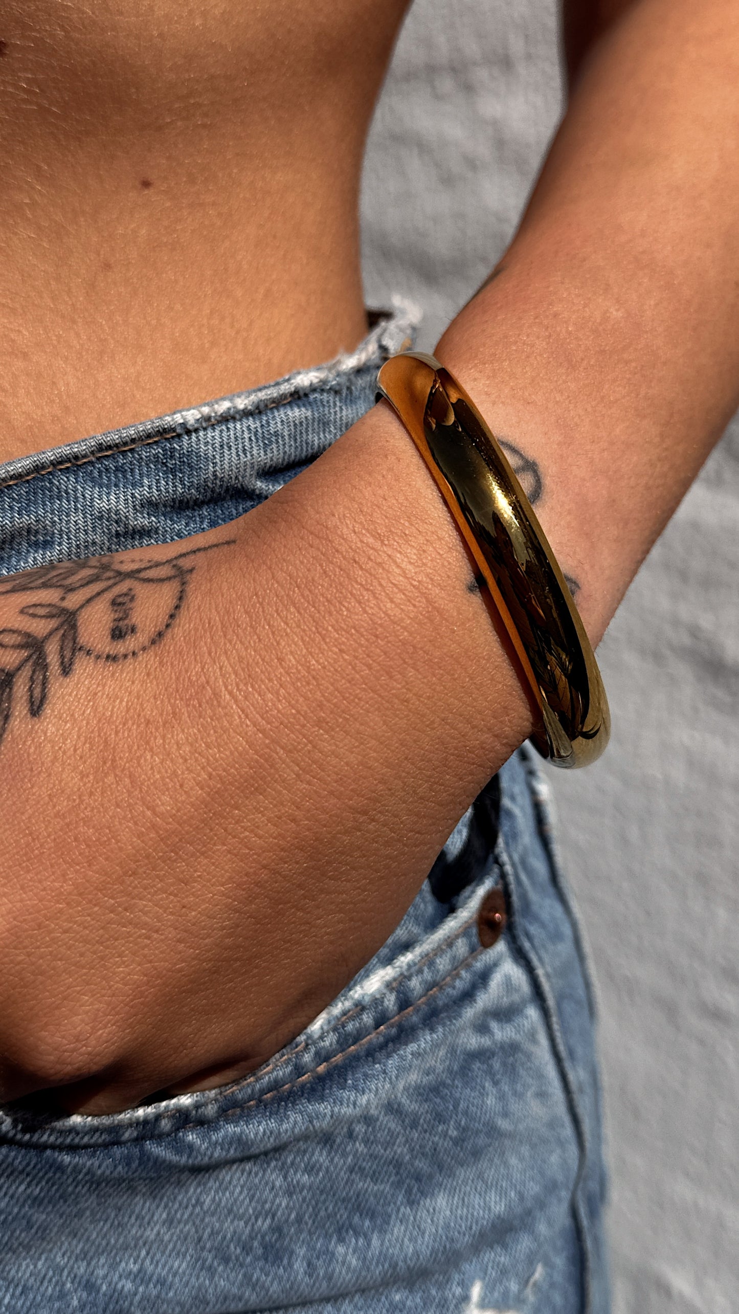 Essence Bangle – Small